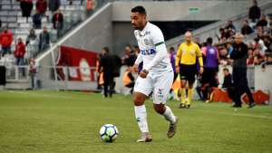 Atacante do América-MG lamenta gol anulado e mira clássico