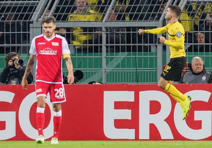 O norte-americano Christian Pulisic abriu o marcador no primeiro tempo para o Dortmund (Foto: Divulgação/Borussia Dortmund)