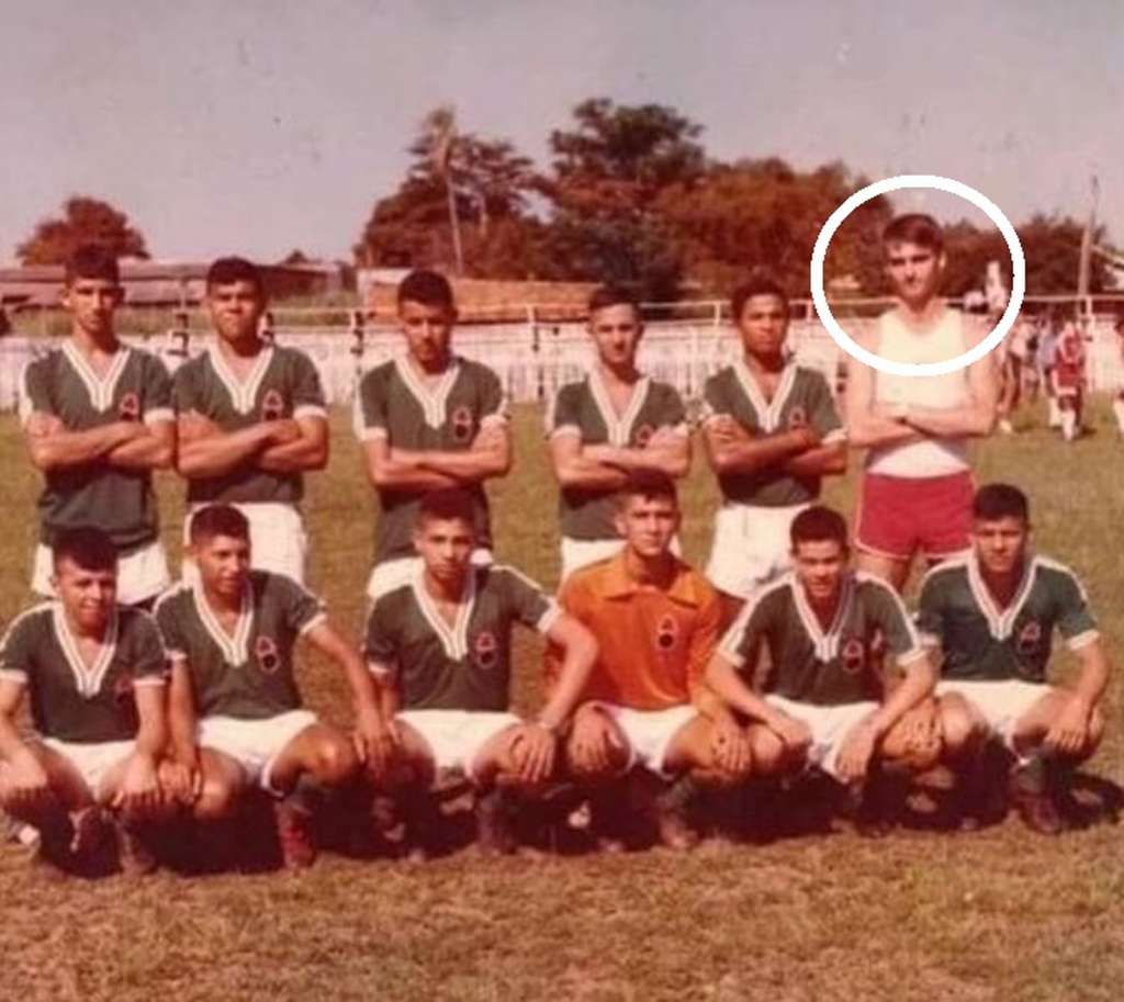 Bolsonaro como técnico do time do quartel de Nioaque, no Mato Grosso do Sul (Foto: Reporodução/ TV Morena)
