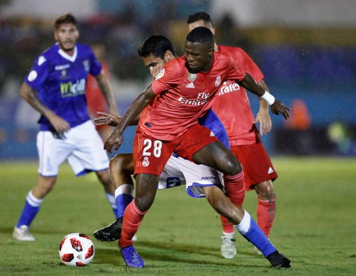 Vinícius Jr. foi escalado no ataque ao lado de Benzema e Asensio e fez uma bela partida