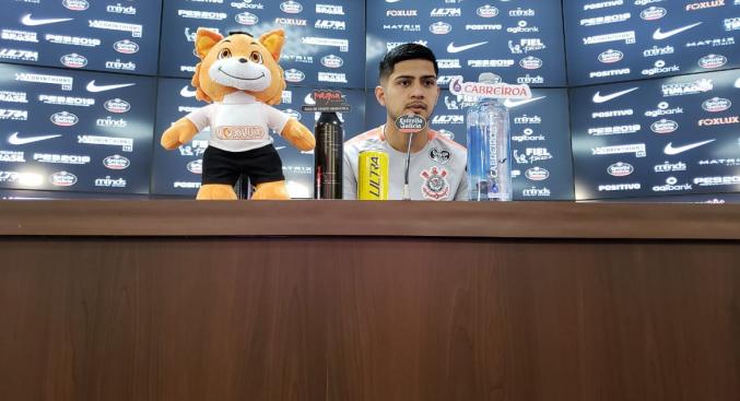 Antes do treino, Sergio Díaz falou que tem se inspirado no compatriota Romero (Foto: Agência Corinthians)