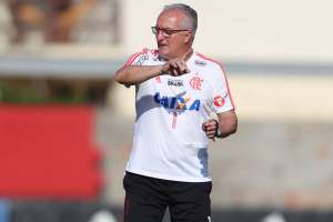 Dorival Júnior testa Diego entre os titulares do Flamengo para jogo em São Paulo
