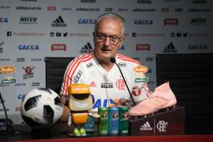 Dorival diz que Flamengo não pensa no Palmeiras: 'Preocupação é com nossa parte'