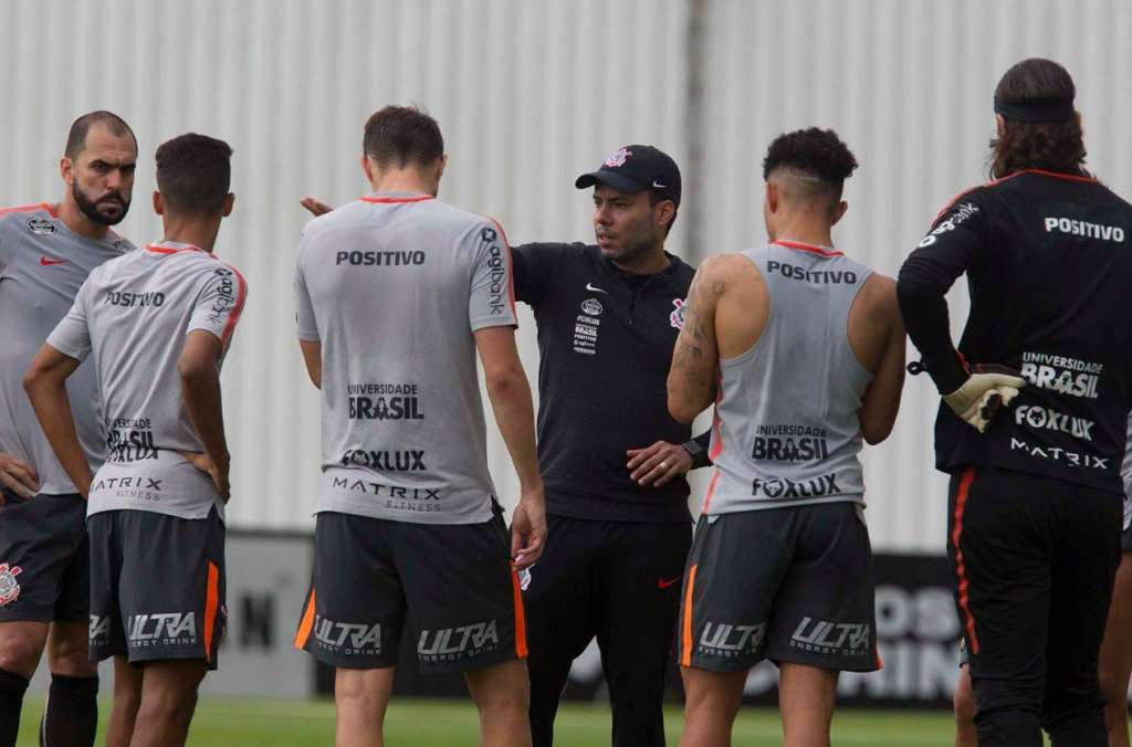 O técnico Jair Ventura indicou o time titular do Corinthians diante do Botafogo