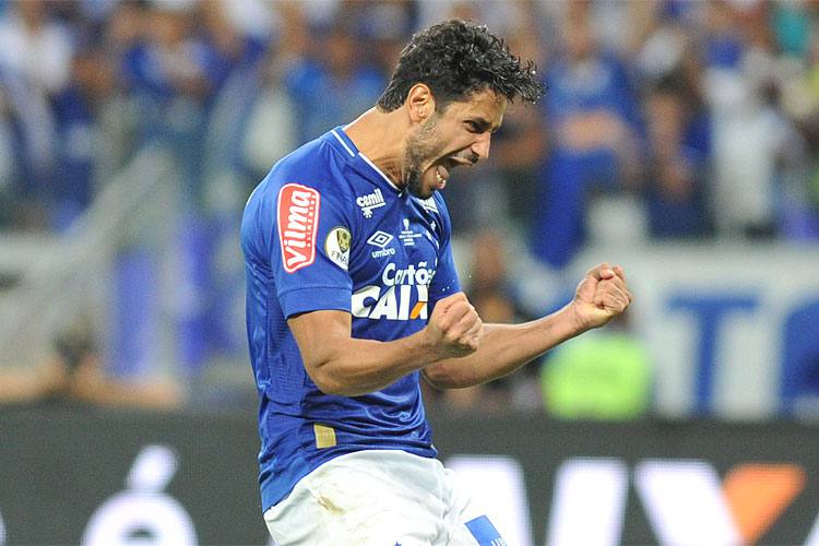 Léo revela motivação financeira do Cruzeiro para as rodadas finais do Brasileirão