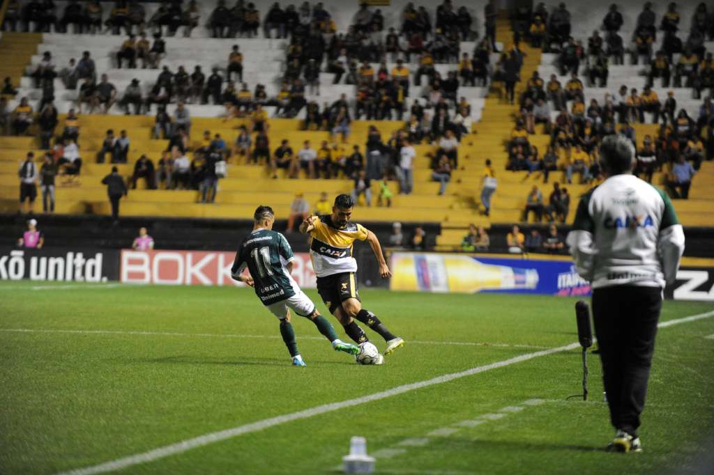 O Goiás abriu 2 a 0, mas vacilou nos minutos finais e permitiu o empate do Criciúma (Foto: Caio Marcelo/Criciúma)