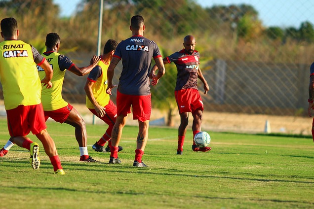 Série B: CRB fecha treinos, mas Roberto Fernandes deve apostar em time ofensivo