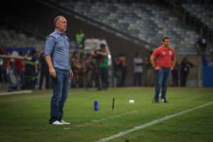 Mano lamenta trabalho incompleto e admite sonho de voltar à seleção brasileira