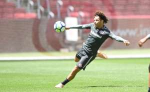 Odair Hellmann fecha treino, mas indica time do Inter contra Atlético-PR