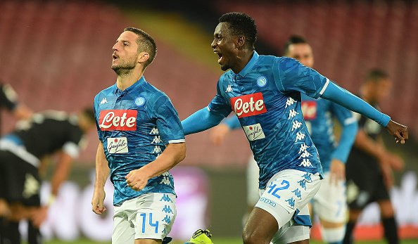 ITALIANO: Com 3 de Mertens, Napoli goleia e fica mais perto da líder Juventus