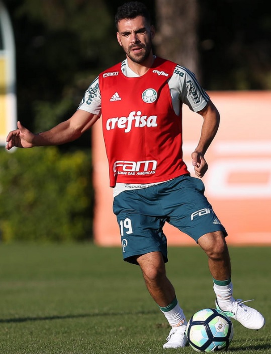 Capitão descarta favoritismo do Palmeiras no clássico contra o Santos