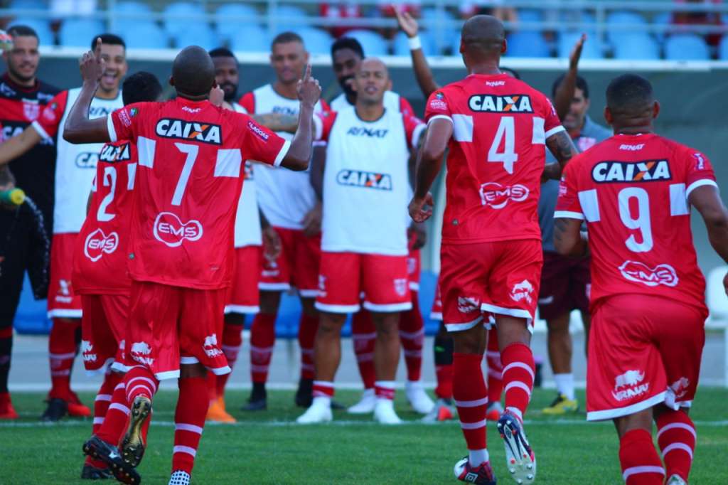 Jogadores do CRB comemoram o gol marcado por Willians Santana no primeiro tempo (Foto: Douglas Araújo/CRB)