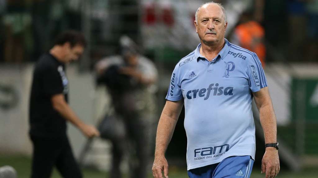 Felipão perde a paciência com Deyverson e avisa: 'Vou tomar uma atitude'