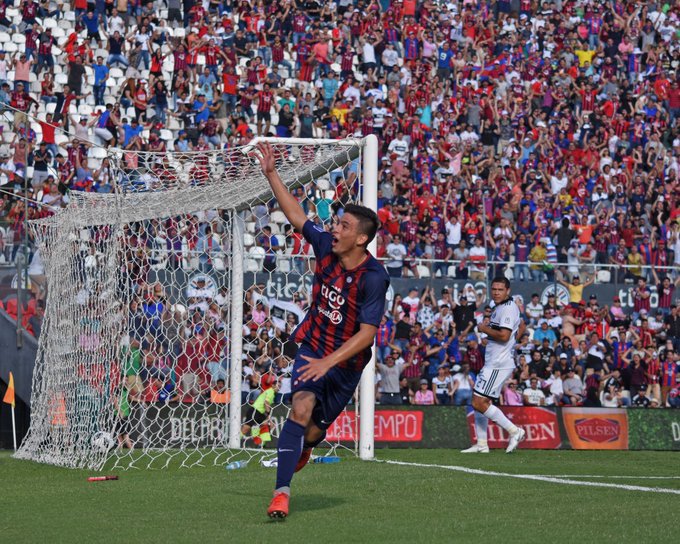 Garoto de 14 anos marca gol no maior clássico do Paraguai. Confira!