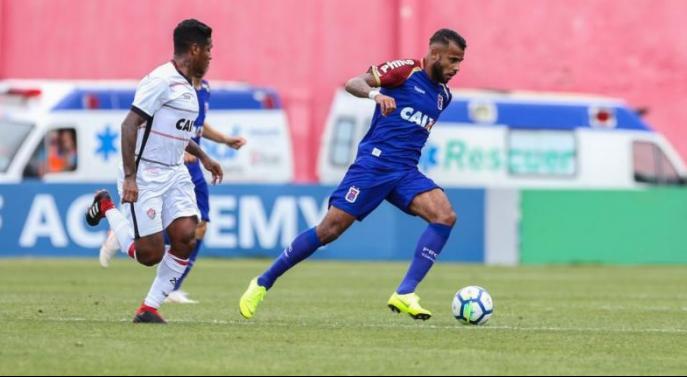 Após empate por 1 a 1 com o Vitória, no domingo, o clube permaneceu isolado na lanterna da competição (Foto: Geraldo Bubniak)