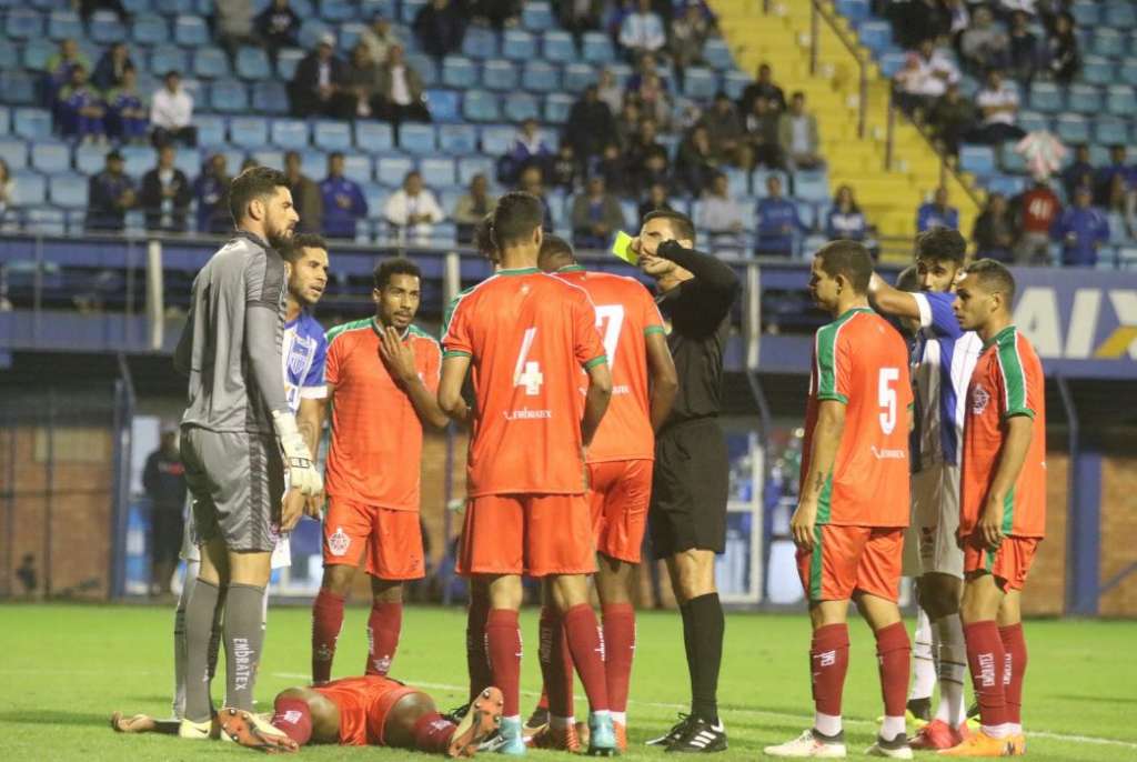 O Boa Esporte pode ter mudanças para encarar a Ponte Preta nesta terça-feira