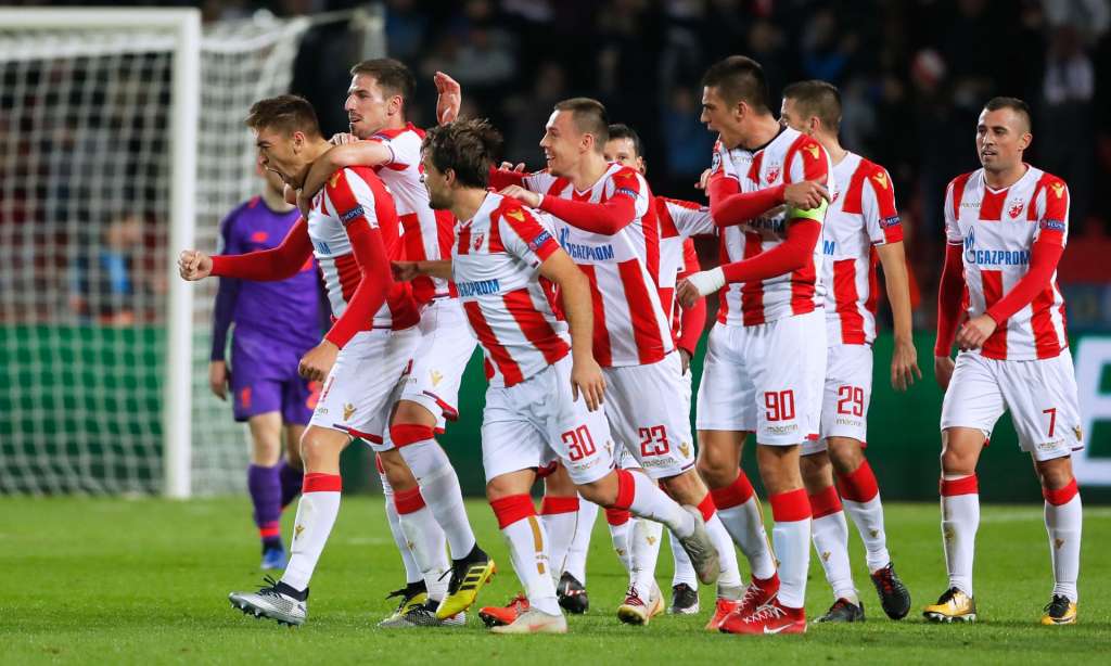 O Estrela Vermelha surpreendeu ao vencer o Liverpool e embolar de vez o grupo