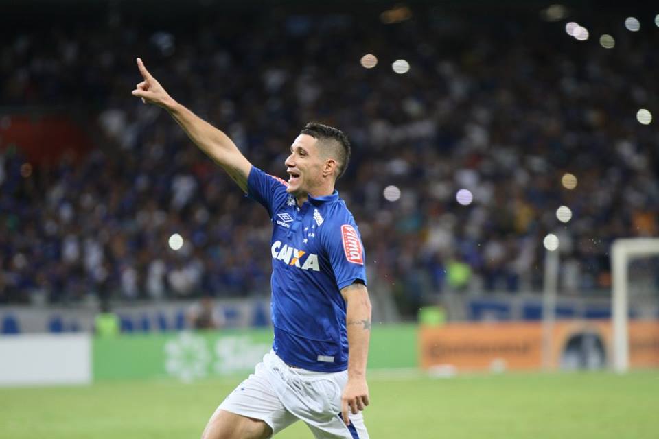 Thiago Neves aposta com presidente que Cruzeiro vai ficar em quinto no Brasileiro