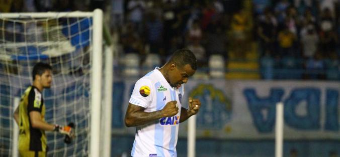 Paysandu voltou a vencer após oito jogos com um gol nos acréscimos e ainda sobrevive na Série B