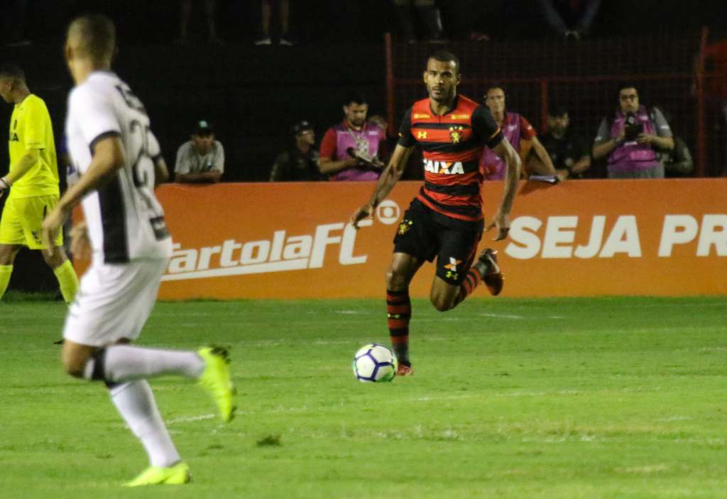 Experiente, o defensor destacou também o equilíbrio emocional e tático do Leão - Williams Aguiar/Sport Club do Recife