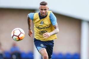 Luan faz trabalho físico e Kannemann é desfalque em treino do Grêmio