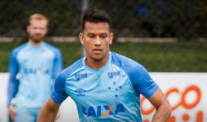 Henrique alerta para qualidade do Atlético-PR e celebra marca no Cruzeiro