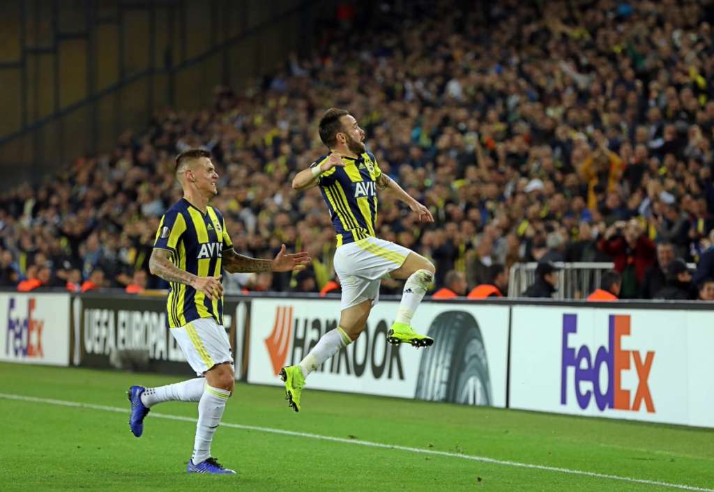 LIGA EUROPA: Após vitória na Justiça, Valbuena faz gol em triunfo do Fenerbahçe