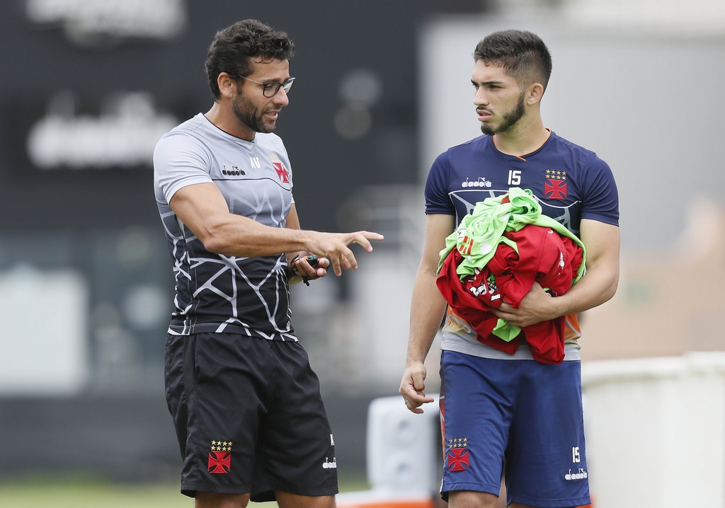 Andrey confia em vitória do Vasco, mas pede partida sem erros contra o Grêmio