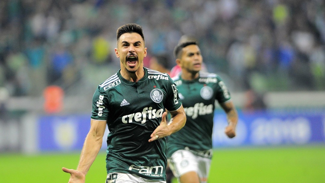 Confira os cinco clubes com mais gols no Brasileirão e o artilheiro de cada equipe