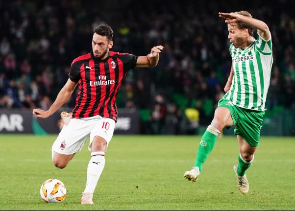 Betis e Milan empataram por 1 a 1, nesta quinta-feira, no estádio Benito Villamarín, em Sevilha, na Espanha (Foto: Divulgação/AC Milan)