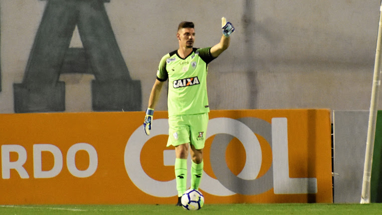 João Ricardo, goleiro do América-MG, ressalta importância de duelo com o Paraná