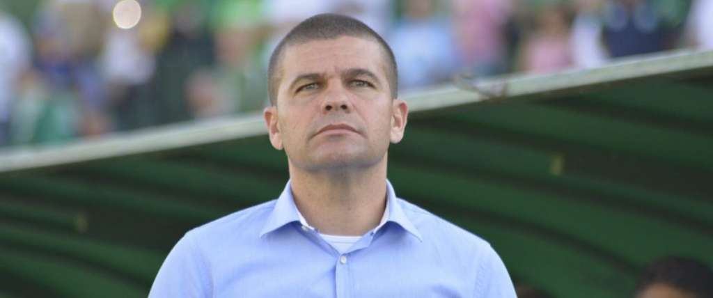 Umberto Louzer usará força máxima nas últimas rodadas