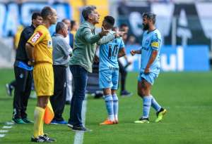 Luan volta a treinar, mas Grêmio pode perder Leonardo e Kannemann