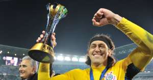 Corinthians consegue na Justiça suspensão da penhora da taça do Mundial de 2012