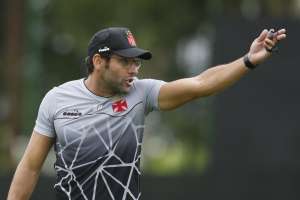 Valentim indica Ricardo na vaga de Castán e pede jogo 'quase perfeito' ao Vasco