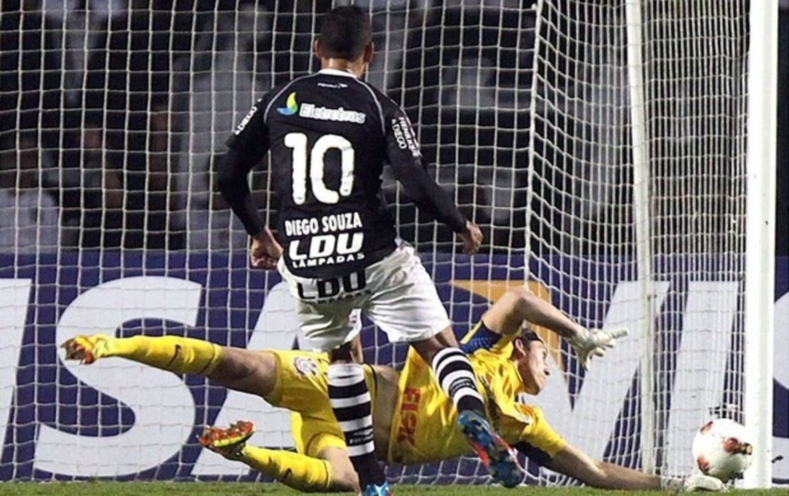 Cássio e Diego Souza fazem duelo à parte no clássico Corinthians x São Paulo