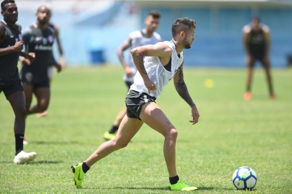 Sem definir substituto de Moledo, Inter faz último treino antes de jogo com Ceará