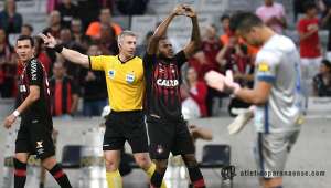 Atlético-PR 2 x 0 Cruzeiro - Furacão faz nova vítima em casa e dorme no G6