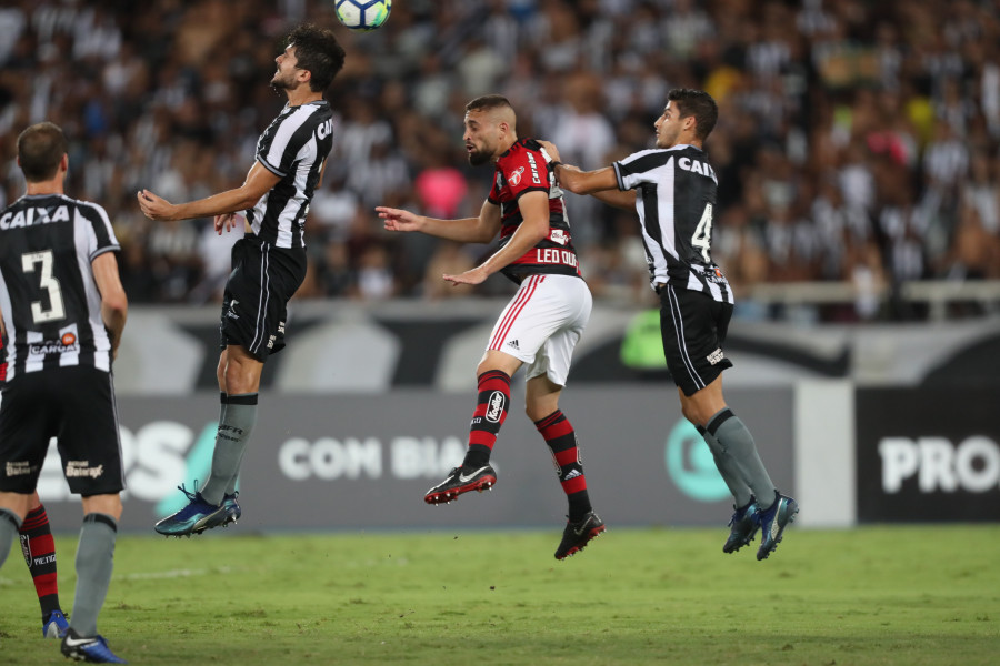 Torcedor do Flamengo é morto antes do clássico e cerca de 60 do Botafogo são detidos
