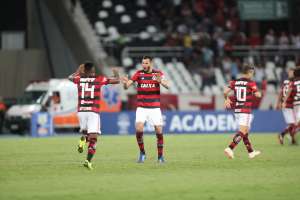 Goleiro reconhece que falhou no clássico carioca e zagueiro não quer jogar a toalha