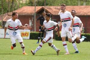 PAULISTA SUB 17: São Paulo faz 3 a 0 no Corinthians e avança para a final