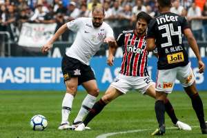 Jair Ventura vê Corinthians fortalecido após clássico, mas lamenta empate em casa
