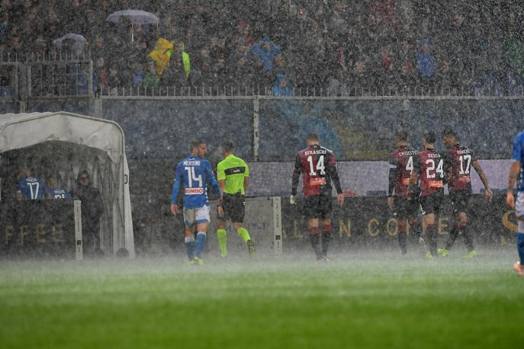 ITALIANO: Em jogo com campo alagado, Napoli vence e reassume vice-liderança