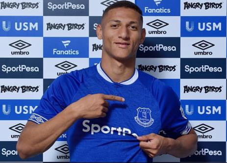 Richarlison sai machucado e pode desfalcar o Brasil