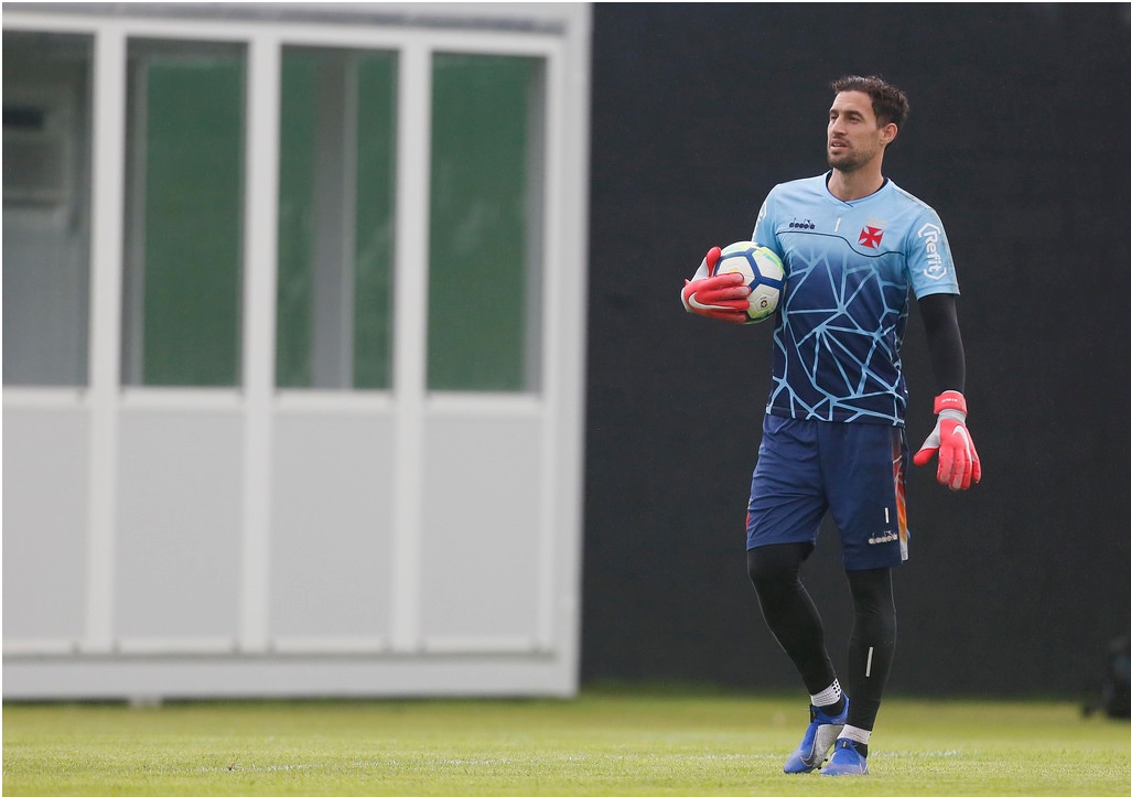 Após falhar feio no Vasco, Martín Silva lamenta: ‘Estou muito bravo comigo mesmo’