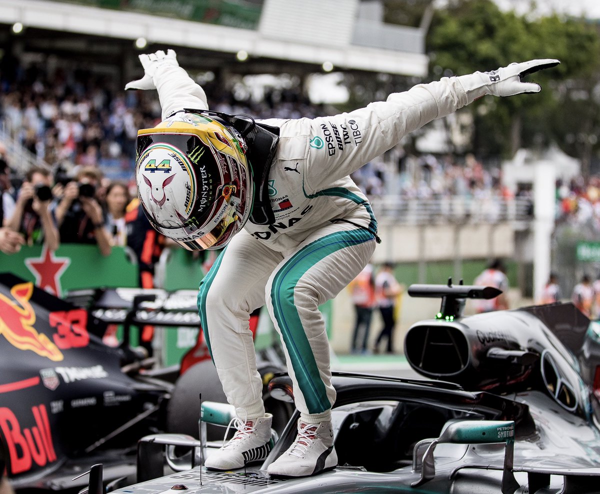 Piloto mais festejado em Interlagos, Hamilton caiu no samba após vencer no Brasil