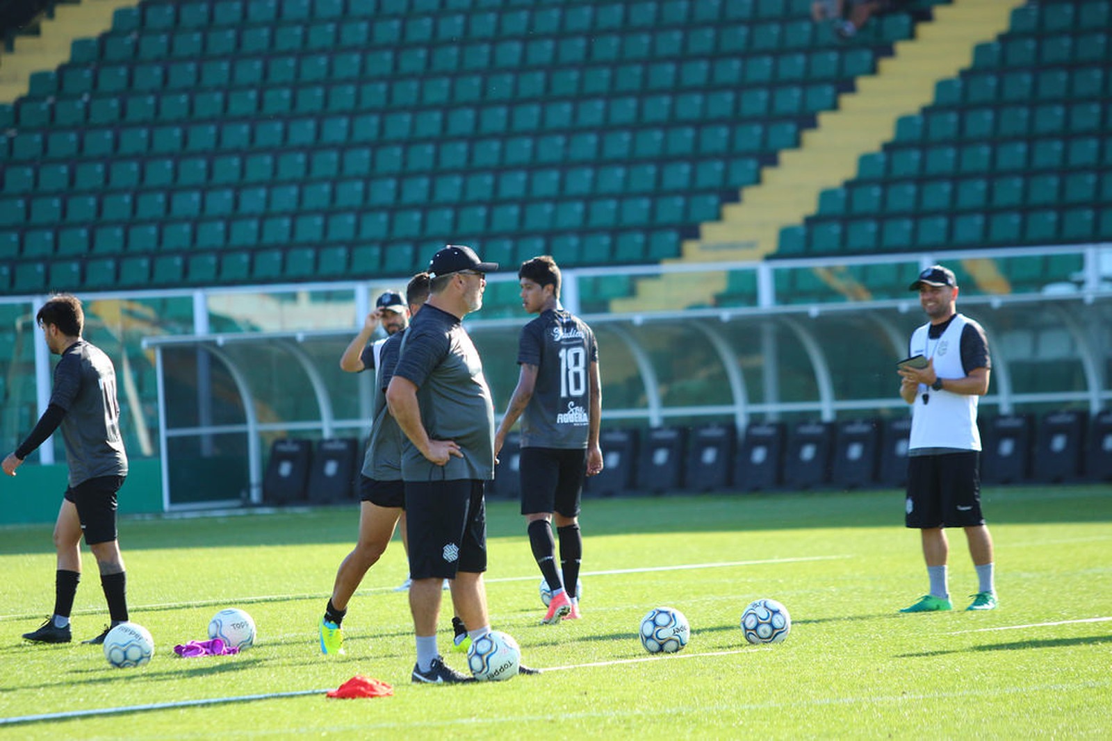 Série B: Com salários atrasados, treinador não garante permanência no Figueirense