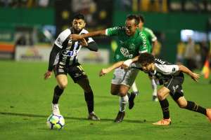Contra queda, Chapecoense busca vitória inédita, fora de casa, contra o Santos