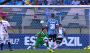 Thiago Galhardo minimiza erro de Martín Silva em derrota do Vasco e elogia o goleiro