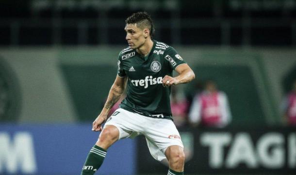 Moisés sofreu uma entorse no tornozelo direito no empate por 1 a 1 com o Atlético-MG